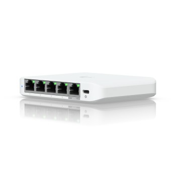 Ubiquiti 5-port 2.5G switch that can be powered with PoE or a USB-C adapter; 4x 2.5 GbE ports, 2.5 GbE PoE input port for power 