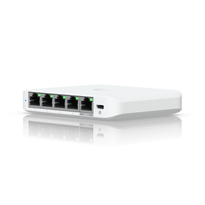 Ubiquiti 5-port 2.5G switch that can be powered with PoE or a USB-C adapter; 4x 2.5 GbE ports, 2.5 GbE PoE input port for power 