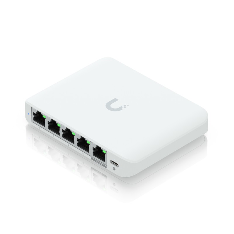 Ubiquiti 5-port 2.5G switch that can be powered with PoE or a USB-C adapter; 4x 2.5 GbE ports, 2.5 GbE PoE input port for power 