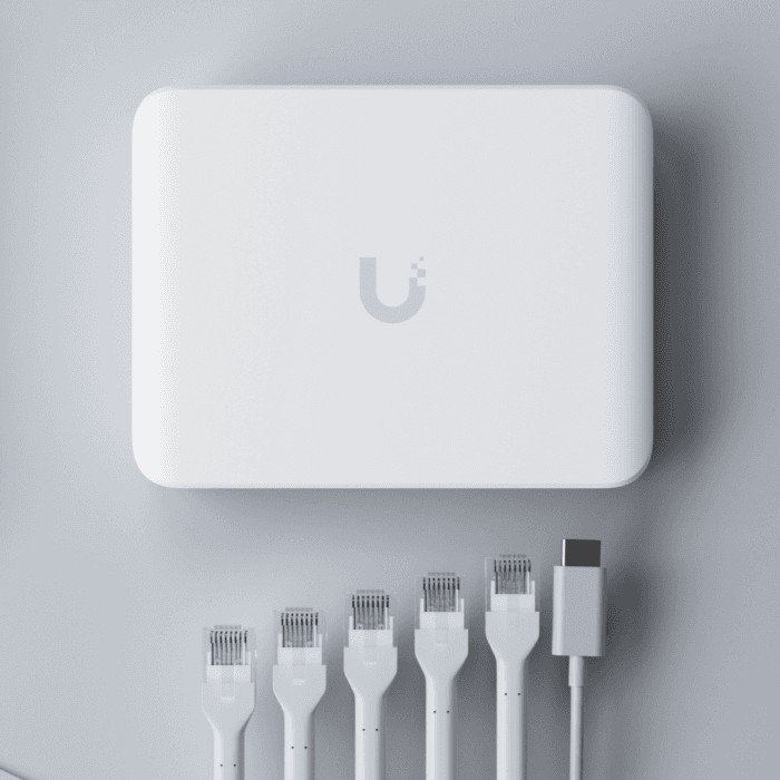 Ubiquiti 5-port 2.5G switch that can be powered with PoE or a USB-C adapter; 4x 2.5 GbE ports, 2.5 GbE PoE input port for power 