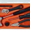 TRUSA scule SPACER contine 1 x ciocan, 1 x patent, 1 x surubelnita, 12 x capete surubelnita, 1 x cheie reglabila, 1 x protectie cauciuc ciocan, 1 x cutie transport si depozitare 