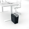 Distrugator manual documente Rexel SECURE MC4 Slim,  4 coli, P5, micro-cut (tip particule), cos  14 litri, negru-argintiu, 